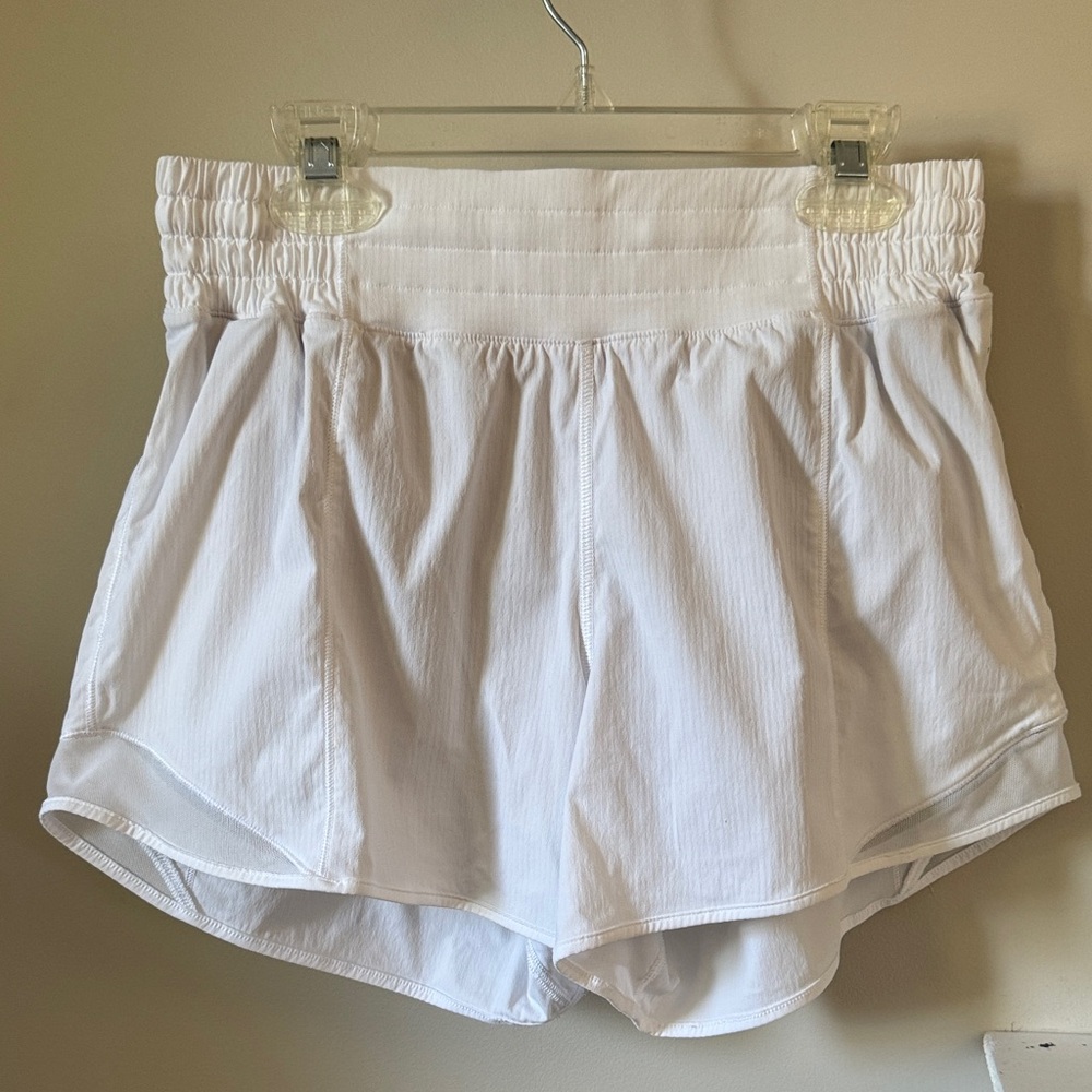 Lululemon White Hotty Hot High Rise 4” length lined performance shorts size 6